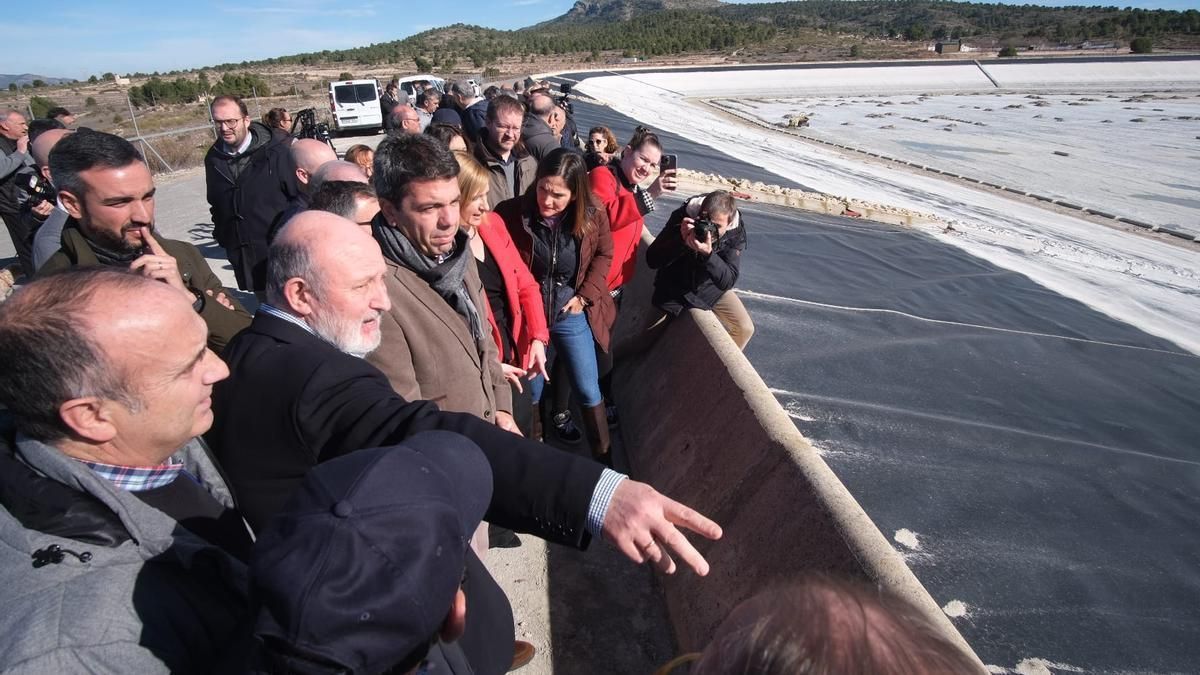 Mazón visita la balsa del Toscar,que se convertirá en el punto cero del Júcar -Vinalopó.