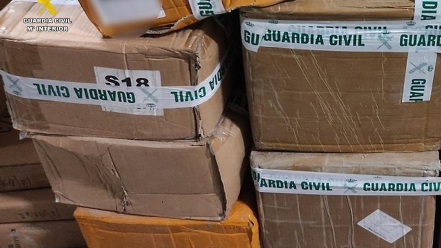 La Guardia Civil retira en la provincia de Alicante 43.000 juguetes de contrabando e inseguros