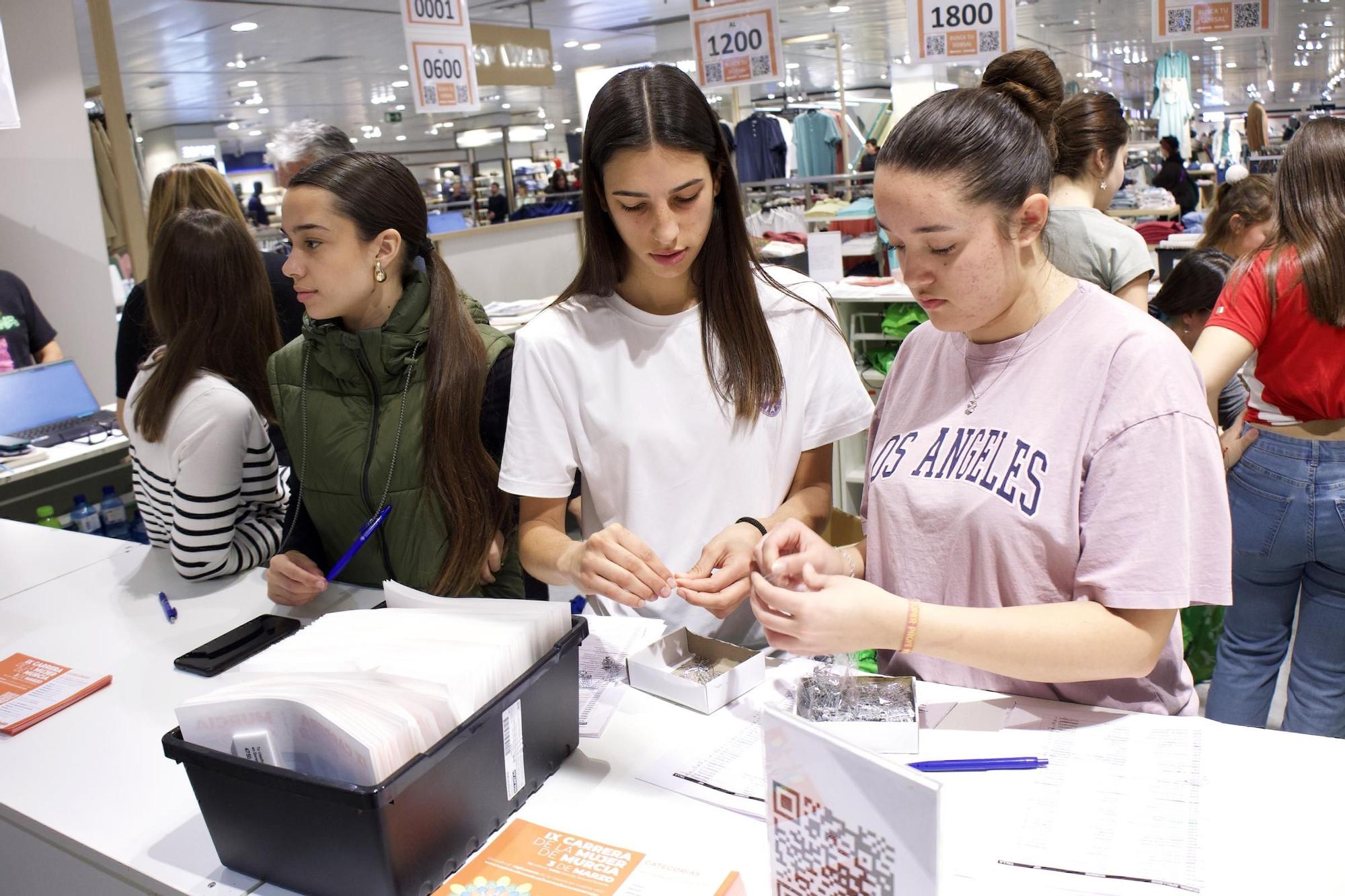 Entrega de dorsales de la Carrera de la Mujer de Murcia (sábado por la mañana)