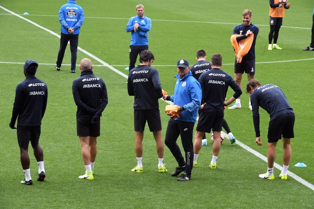 Entrenamiento del Deportivo a puerta cerrada en Ri