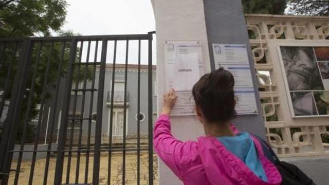 El Museo, que aún conserva los rótulos, mostraba ayer un cartel de cerrado.