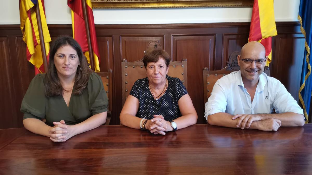 Fordern eine mobile Entsalzungsanlage: Francisca Porquer (Campos), Maria Pons (Santanyí) und Juan Rodríguez (Ses Salines).