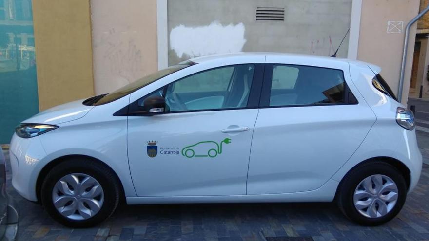 Catarroja adquiere su primer coche eléctrico para uso municipal.