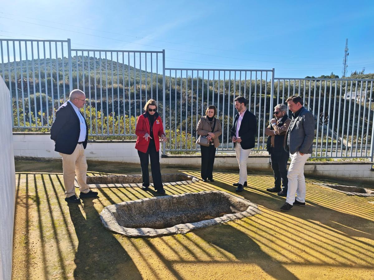 Visita realizada por el presidente y el gerente de la Red de Juderías, junto al alcalde y el edil de Turismo.