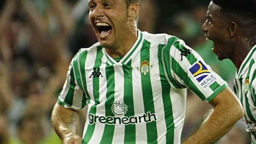 Joaquín grita tras marcar el gol en el partido de ayer ante el Sevilla.