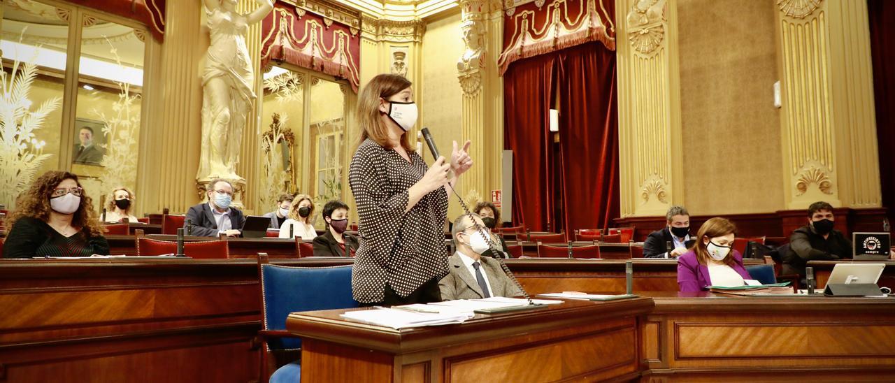 La presidenta del Govern, hoy en el pleno del Parlament