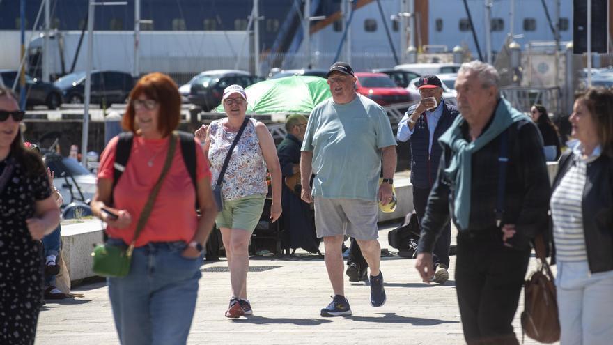 Más de 14.000 visitantes llegan a A Coruña en una escala múltiple de cinco cruceros