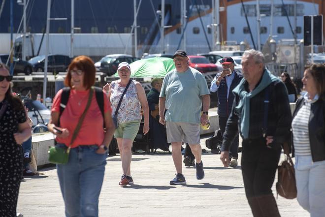 Más de 14.000 visitantes llegan a A Coruña en una escala múltiple de cinco cruceros