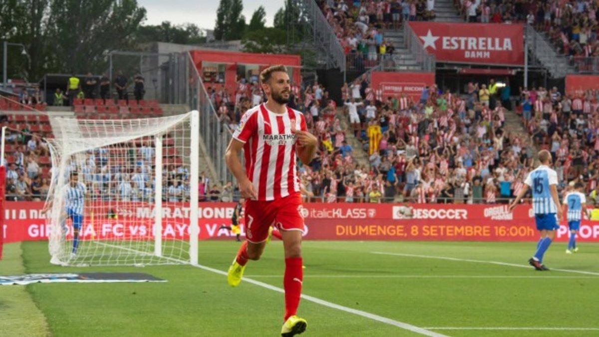 Stuani celebra su gol al Málaga en Girona.