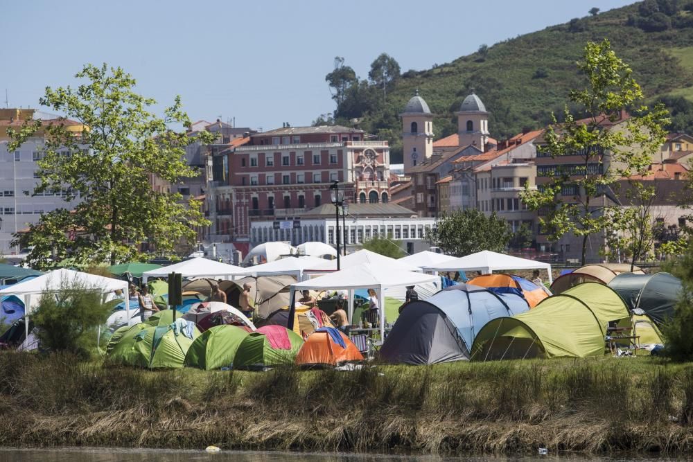 Ambiente previo al día de las piraguas en Ribadesella