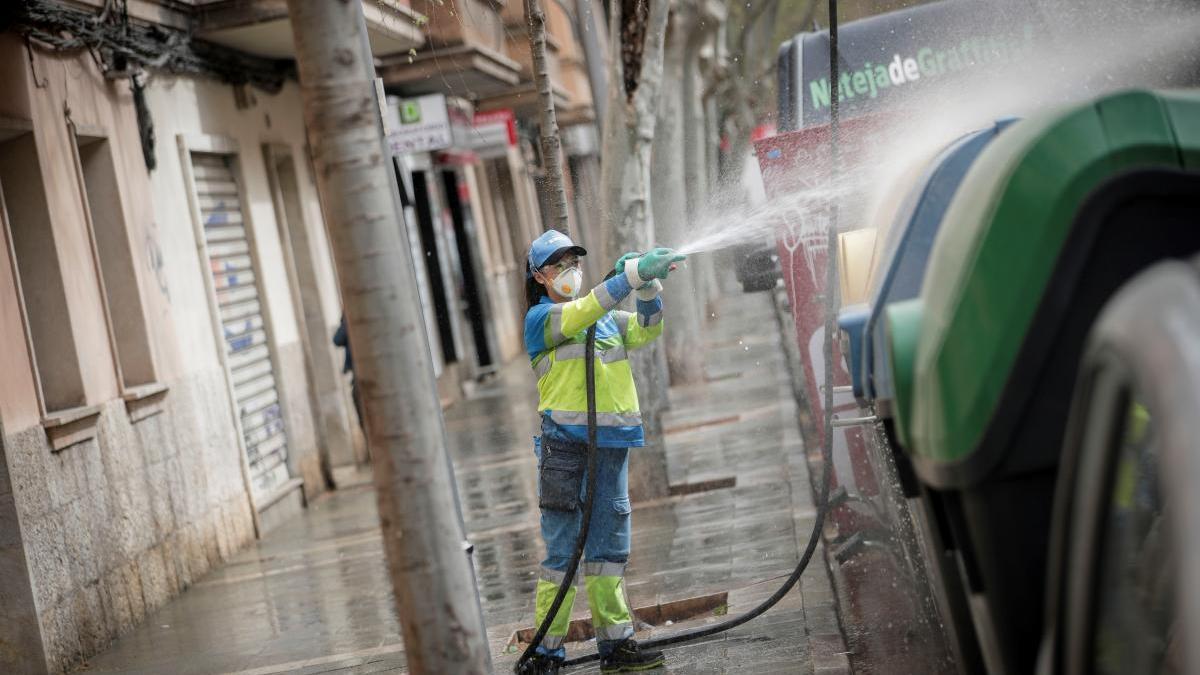 Emaya solo desinfectó con lejía durante el estado de alarma.