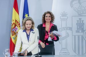 La vicepresidenta económica, Nadia Calviño, y la ministra de Hacienda, María Jesús Montero. 