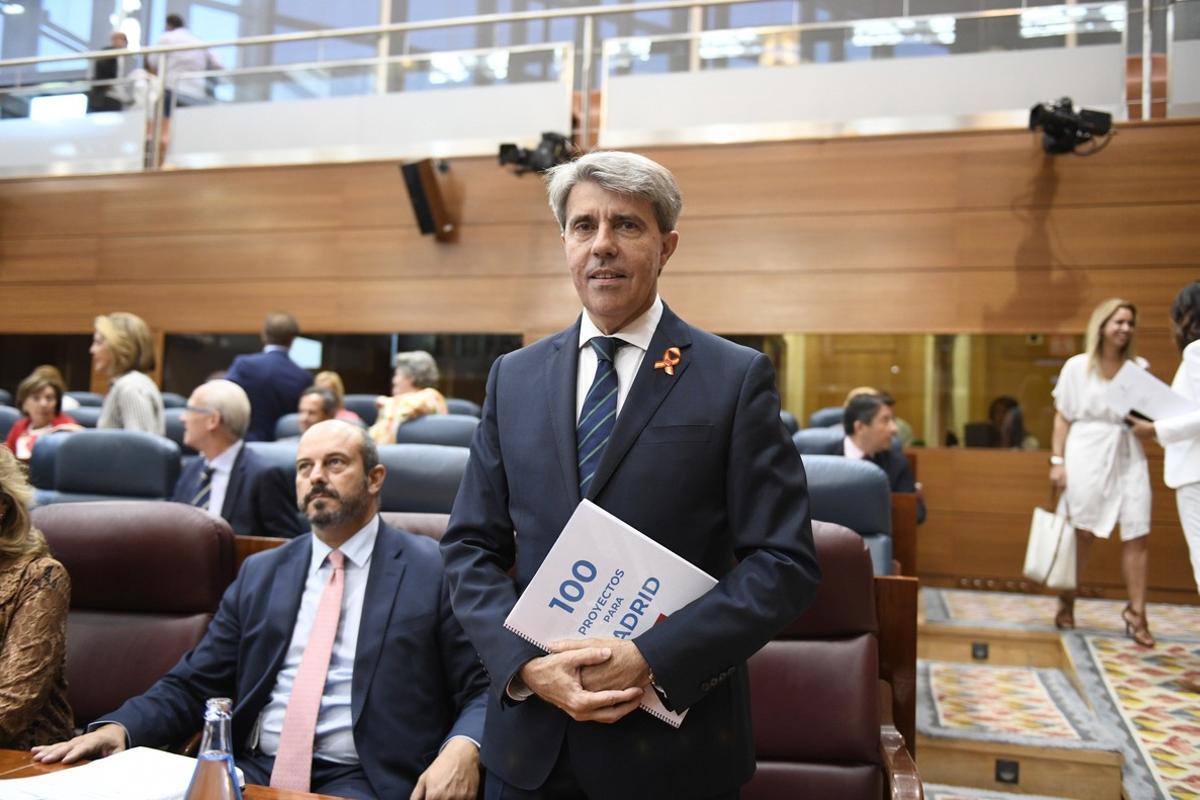 GRAF1793. MADRID, 13/09/2018.- El presidente de la Comunidad de Madrid, Ángel Garrido, a su llegada a la Asamblea de Madrid donde hoy se celebra el primer debate del estado de la región bajo su mandato. EFE/Víctor Lerena