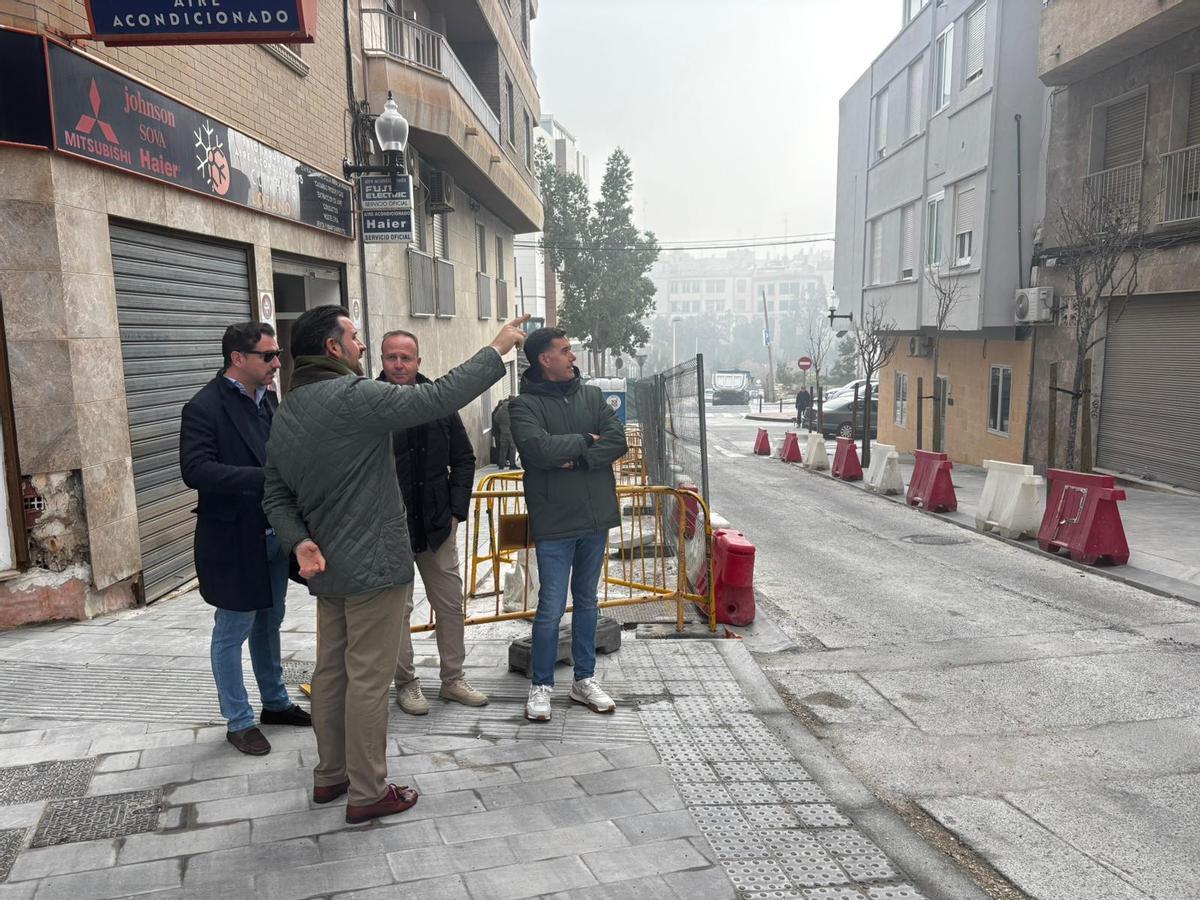 El alcalde de Elche visitaba las obras junto al edil Guilabert esta martes