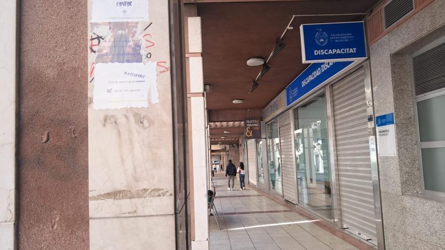 «Que las niñas canten en el Misteri»: del ruego en puentes a carteles anónimos que acusan de machista a La Festa de Elche