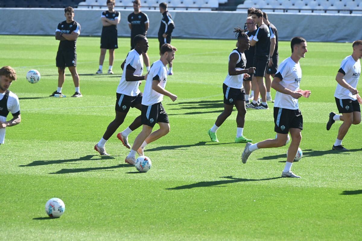 El equipo de Pablo Hernández prepara el partido contra el Burgos