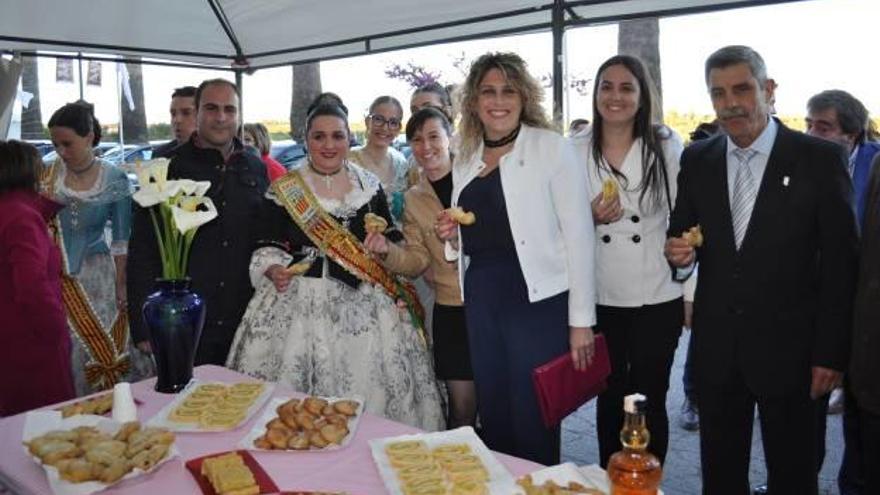 inauguración de la xix edición. La Fira del Comerç, Ramaderia i Agricutura de Vall d&#039;Alba abrió ayer por la tarde sus puertas y el acto inaugural contó con la asistencia del director territorial de la Conselleria de Agricultura, Luis García. La feria cuenta con un total de 180 expositores. f levante-emv