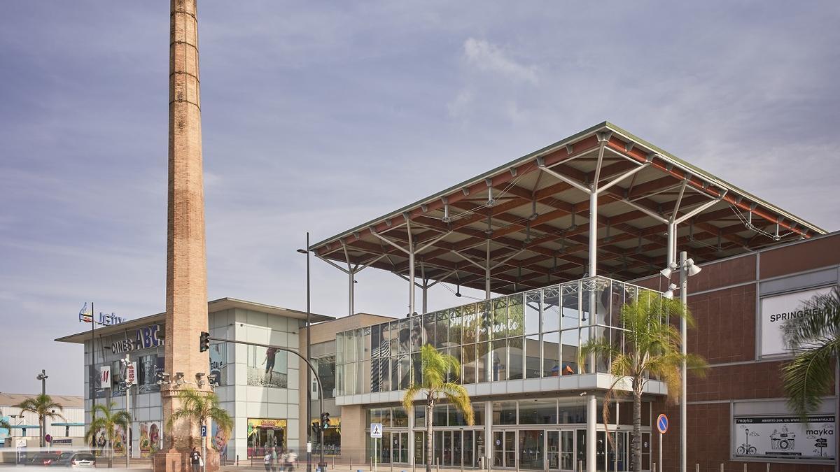Centro Comercial La Vital, punto inscripción y de reocgida de los materiales para la carrera