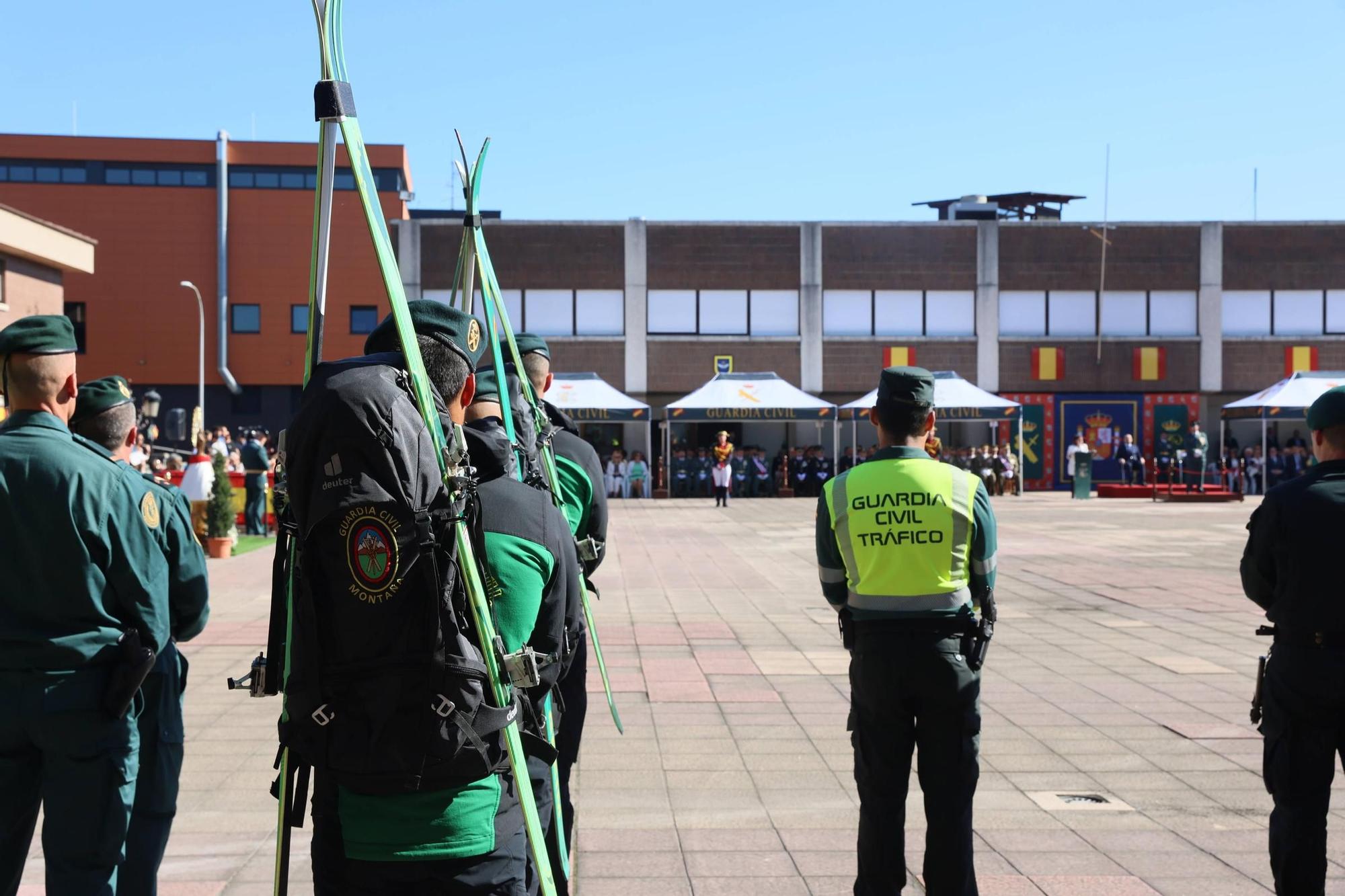 EN IMÁGENES: Desfile de la Guardia Civil en Oviedo por el día de la Hispanidad