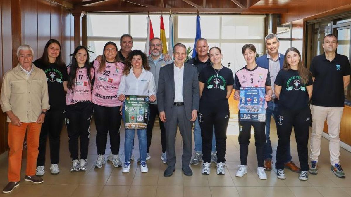 Caballero, con representantes de los dos equipos vigueses que disputan el ascenso.
