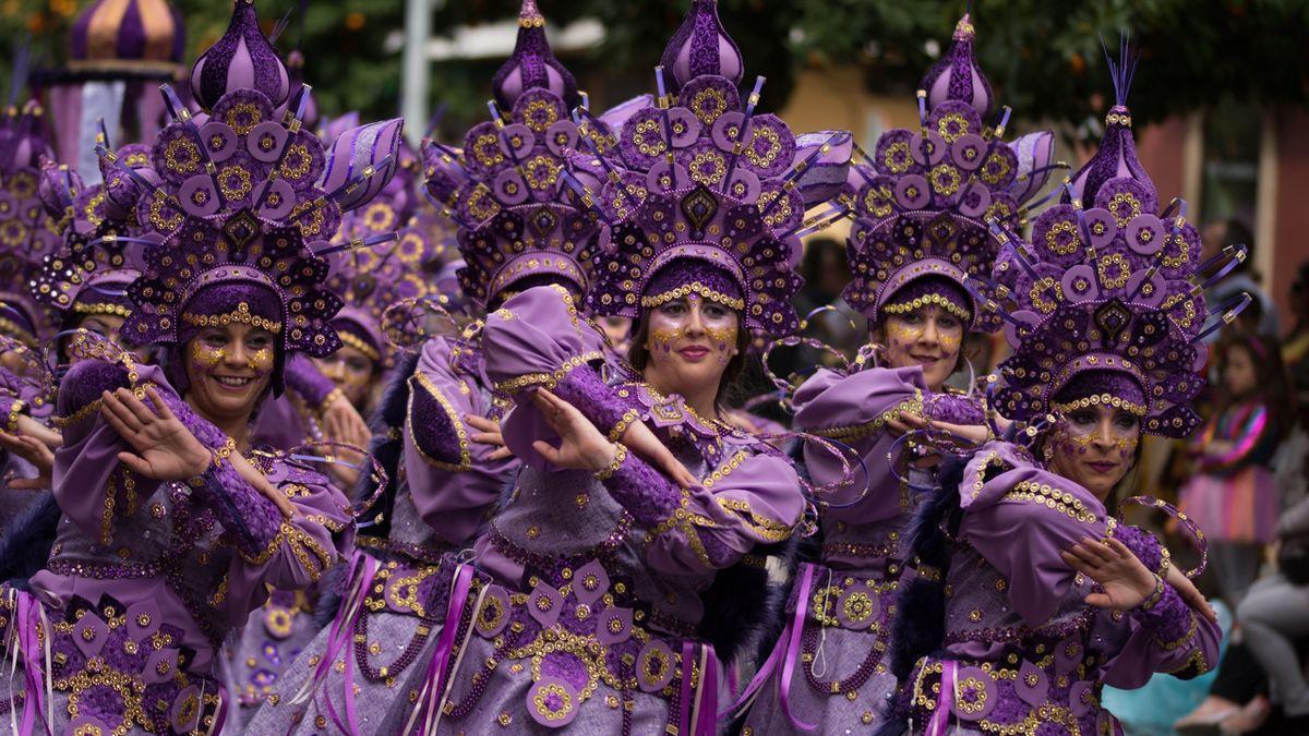 Imagen de archivo del gran desfile de comparsas del Carnaval de Badajoz.