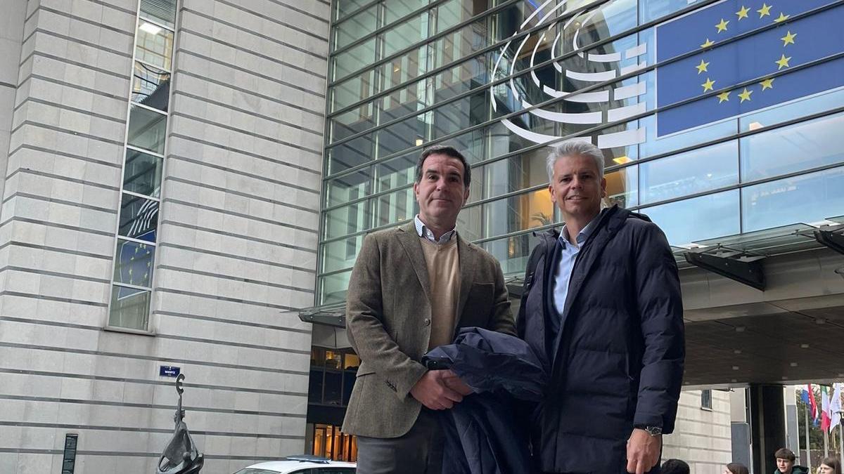 De izquierda a derecha, Leonardo Bueno, director Económico-Financiero y adjunto a la Dirección General de CTA y David Páez, director de Consultoría y Proyectos Internacionales de CTA durante su visita a Bruselas