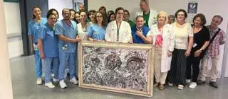 El artista Joaquín Moldes dedica un cuadro al equipo de Reanimación que le devolvió a la vida