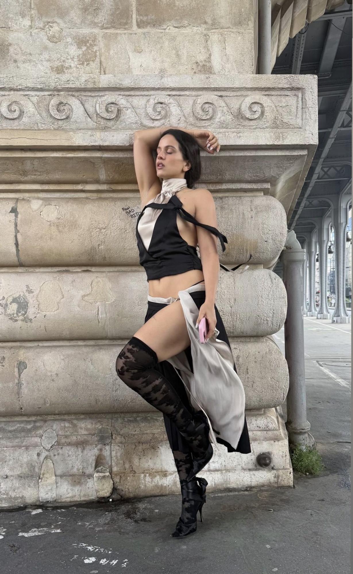 Rosalía se ha decolorado las axilas para su visita a la Semana de la Moda de París