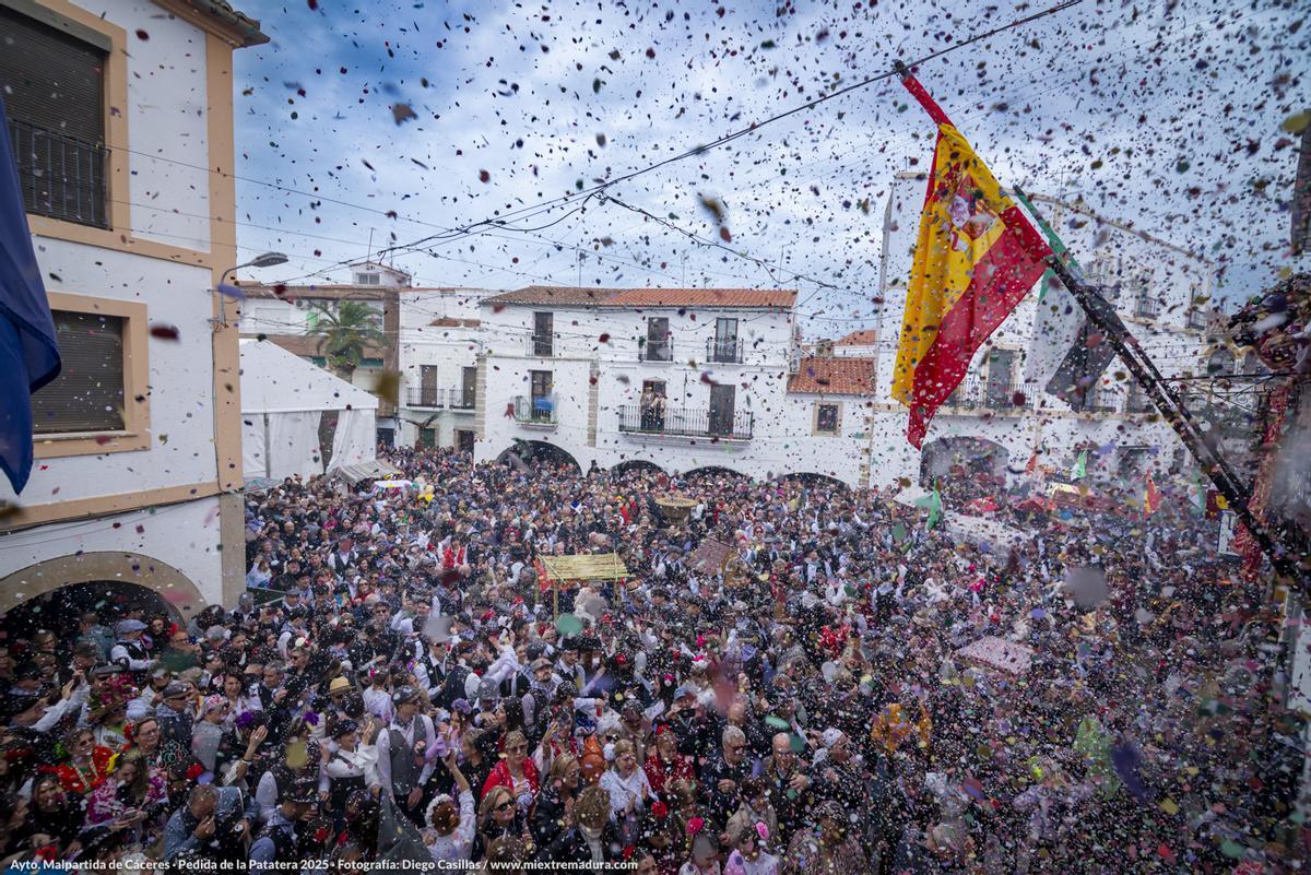 Plaza de Malpartida de Cáceres durante la Pedida de la Patatera.