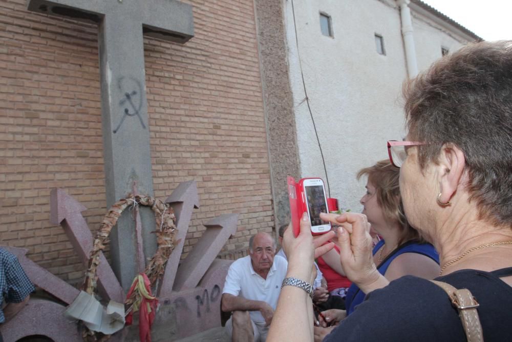 Los aljorreños protestan por la retirada del monum