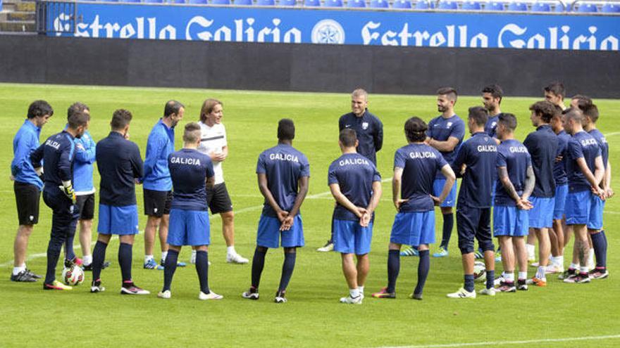 La Irmandiña, en el césped de Riazor // VÍCTOR ECHAVE