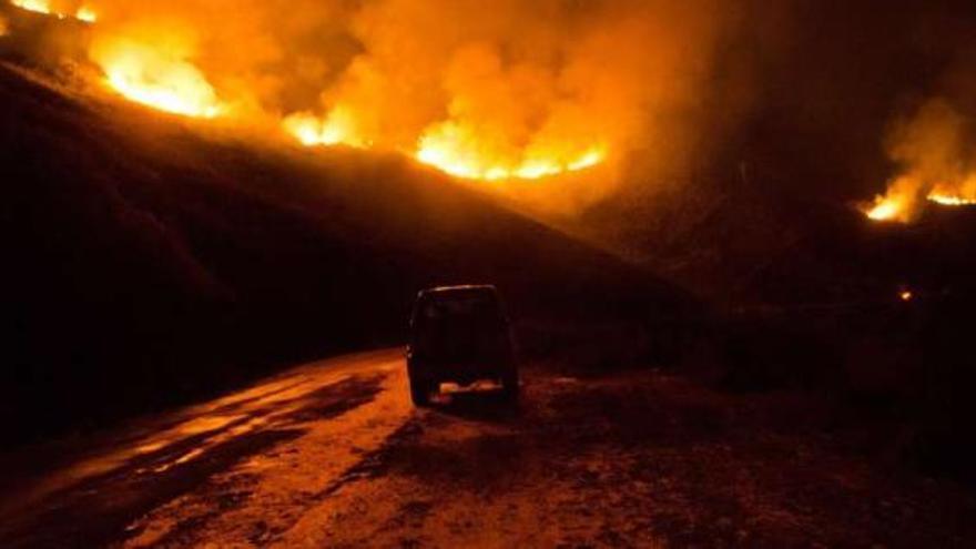 El monte arde a temperaturas bajo cero