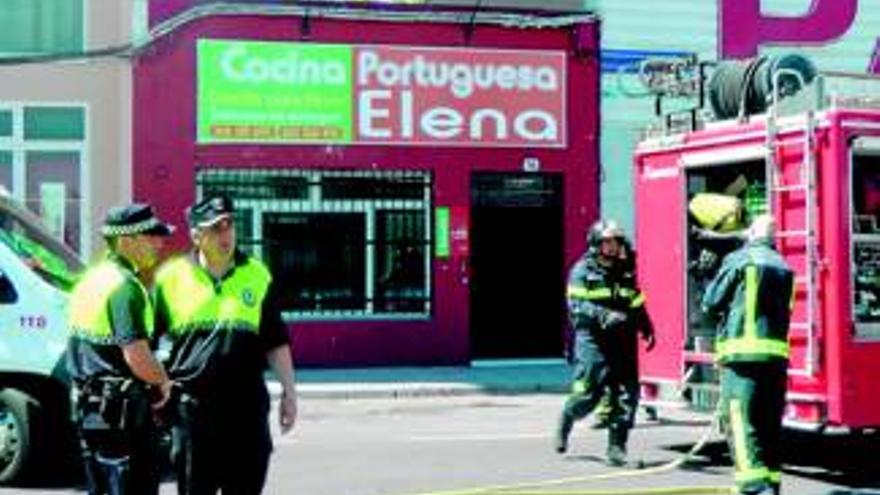 Un incendio en Canalejas intoxica a dos personas