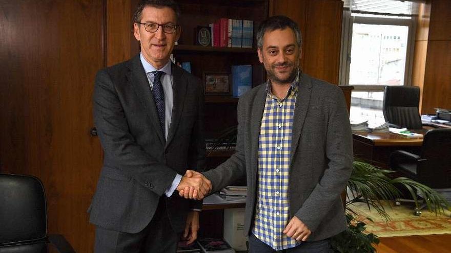 Núñez Feijóo y Ferreiro, al comienzo de la reunión que tuvieron ayer en la sede de la Xunta.