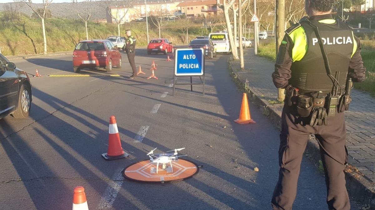 Control de tráfico con el dron de la Policía Local.