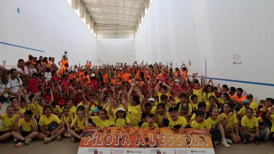 Prop de 600 alumnes participen a Castelló en una nova Trobada de Primària de Pilota a l’Escola