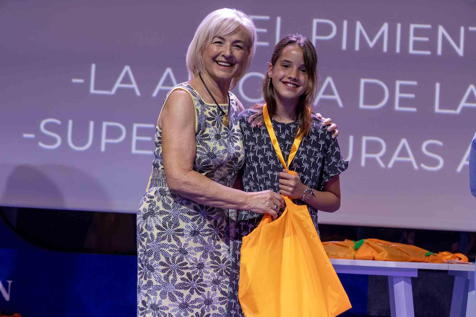 Entrega de premios del concurso infantil de relatos cortos "Cuéntame un cuento para comer" en el Club INFORMACIÓN organizado por COES
