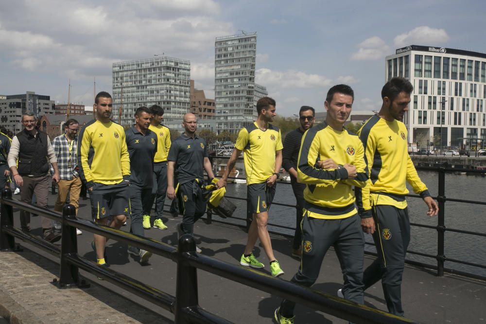 Liverpool se tiñe de amarillo