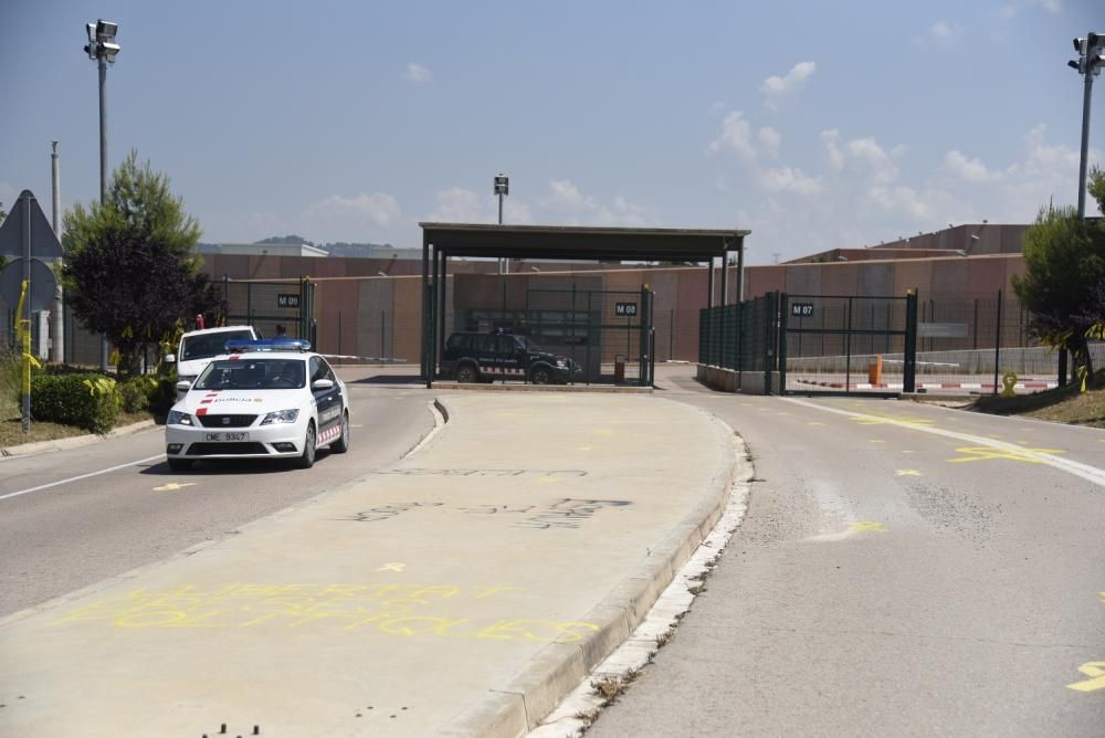 L'entorn de la presó de Lledoners es lleva tenyit