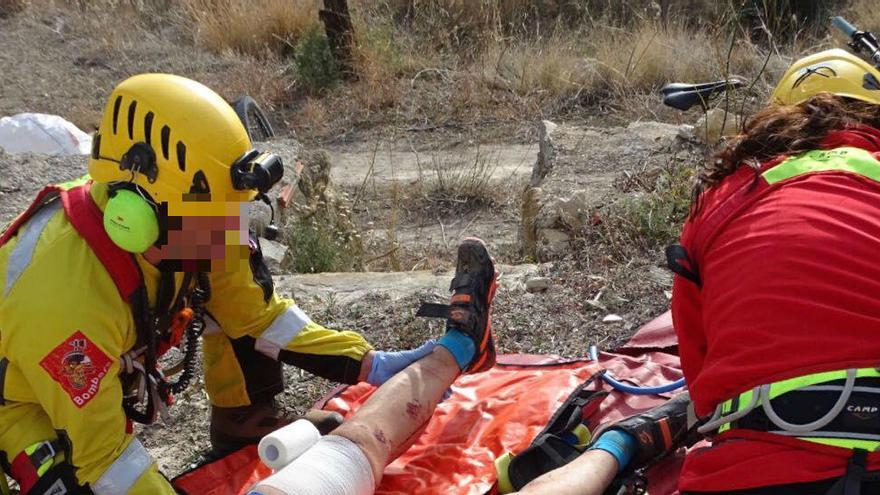 Rescatan en helicóptero a un ciclista de la Costa Blanca Bike Race en la Sierra de &quot;Els Castellets&#039;