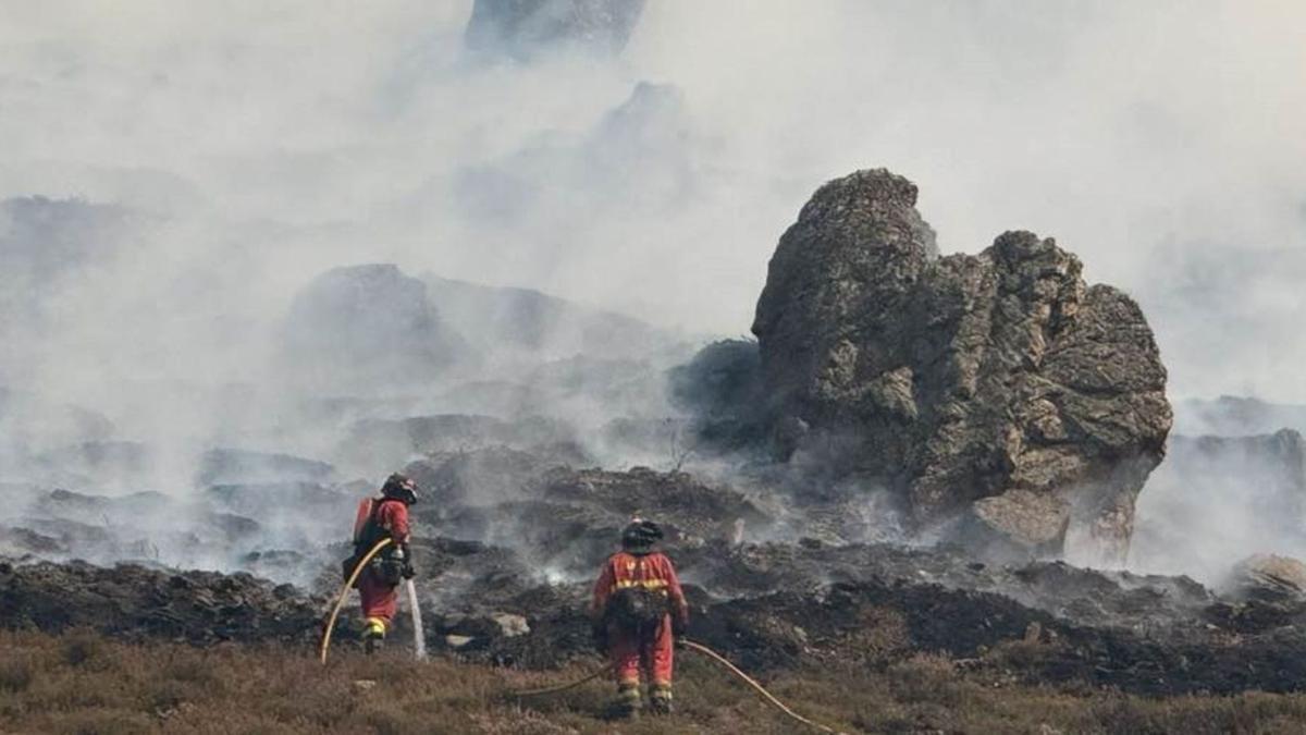 Militares de la UME en el incendio de Genestoso, en agosto del año pasado.