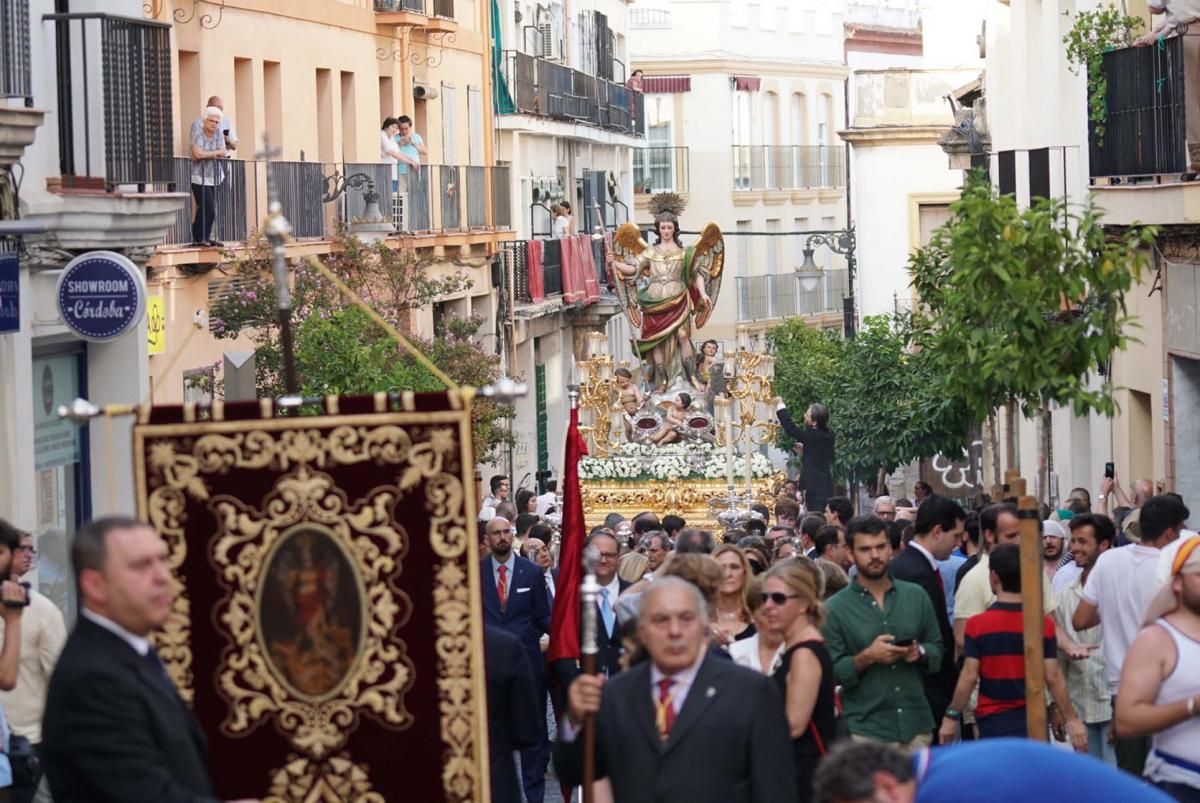 Una procesión con tres pasos para el aniversario del Sagrado Corazón