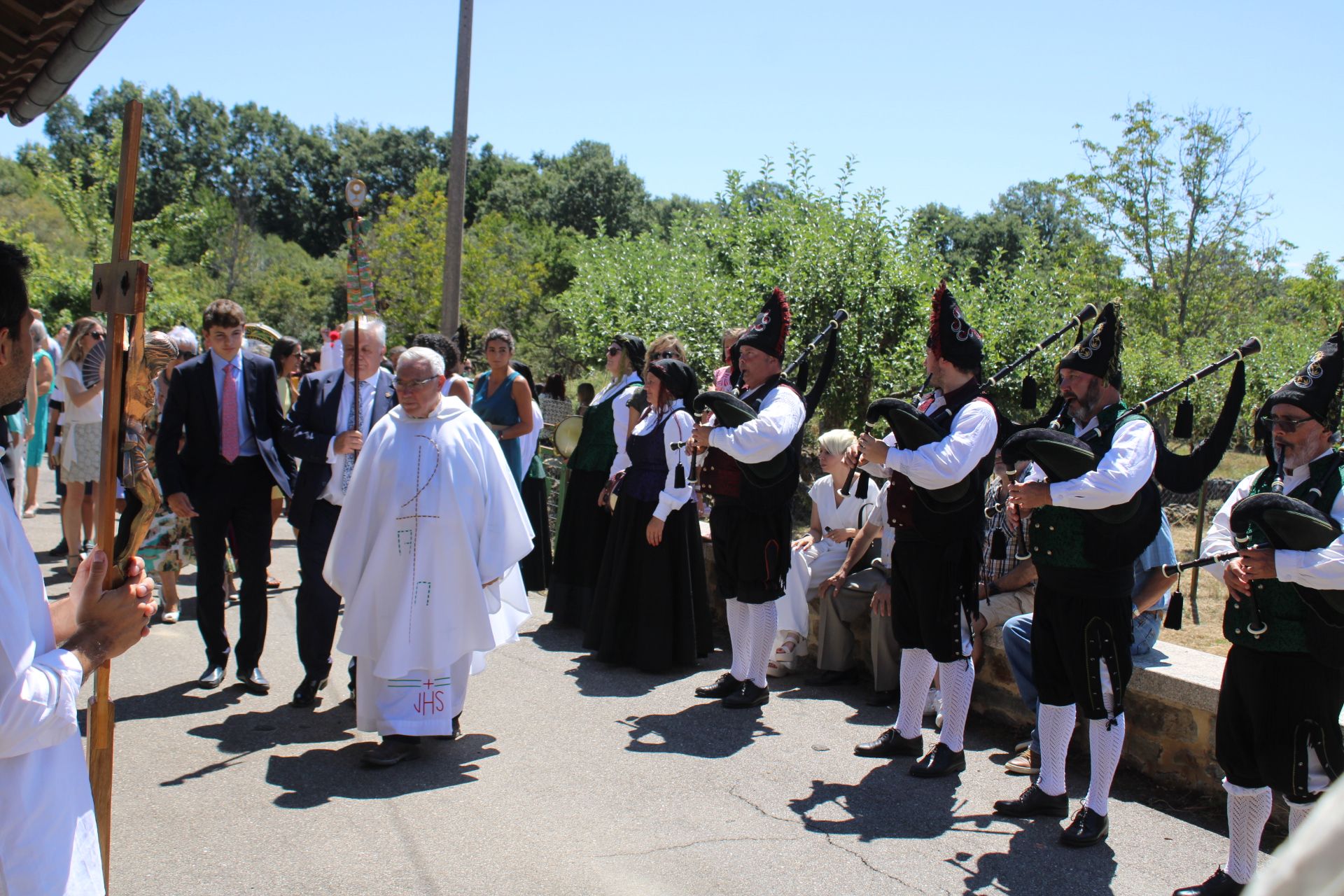 GALERÍA | Robleda procesiona con Santa Ana