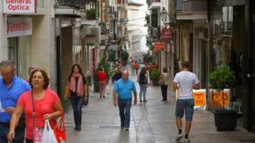 Faroles en la calle Comedias del centro de Antequera.