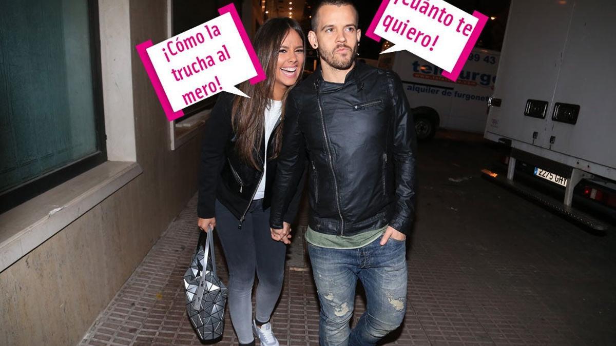 Cristina Pedroche y David Muñoz sonriendo y de la mano