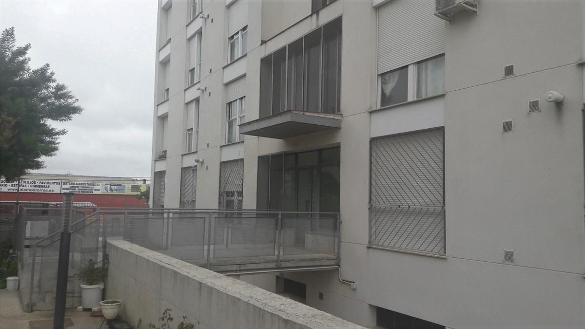 Bloque de viviendas de la Junta de Andalucía en la calle Alondra de Lucena.