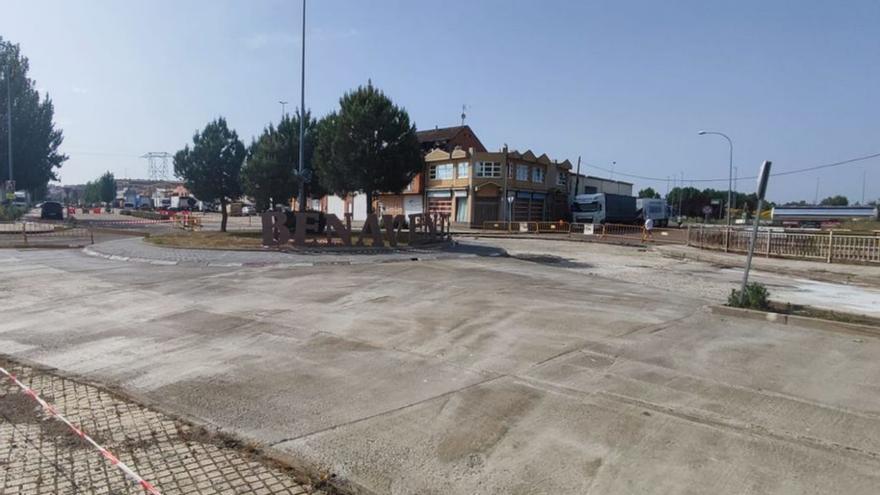 La rotonda de Benavente, por la mitad.