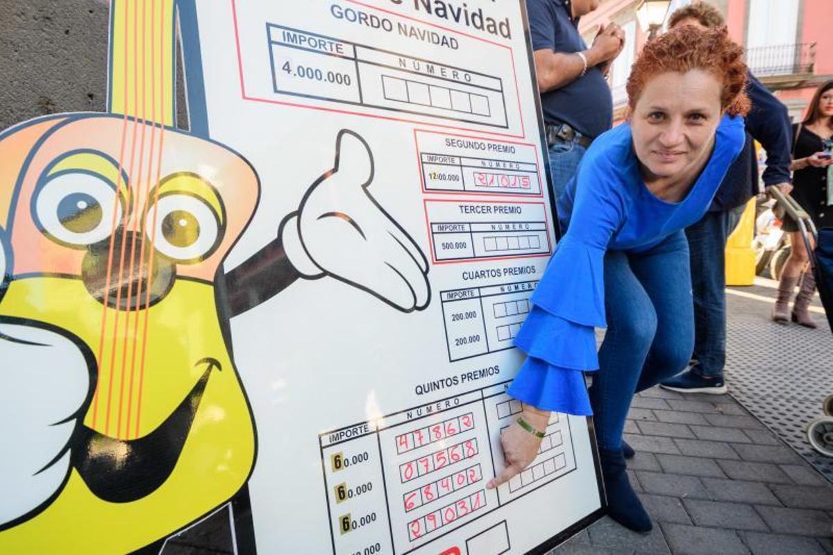 Lotería en zona de Las Palmas de Gran Canaria.ADMINISTRACIÓN EL TIMPLE DORADO.MERCADO DE VEGUETA  | 22/12/2018 | Fotógrafo: Tony Hernández