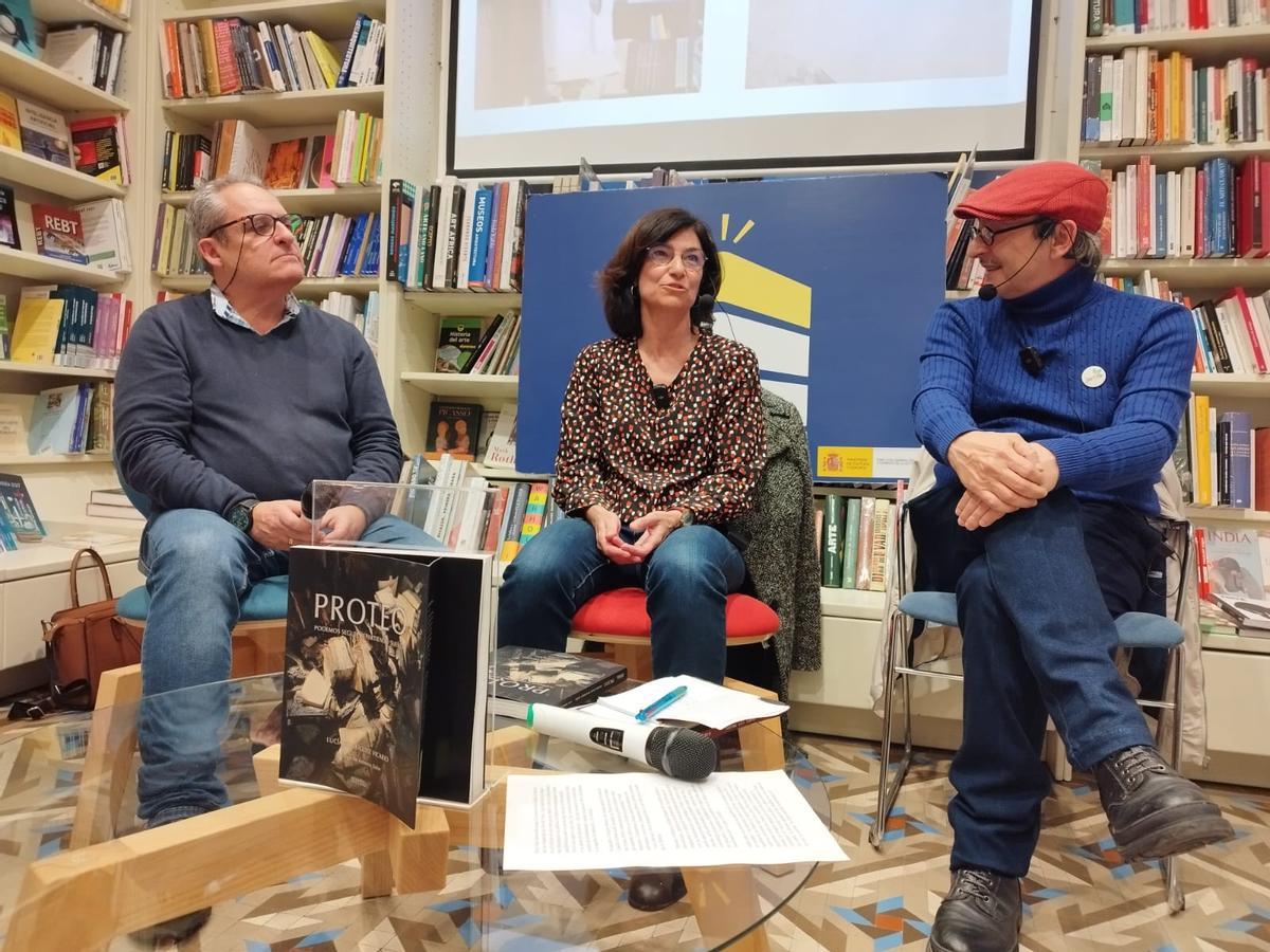 Presentación del libro sobre Proteo en el Tercer Piso, con Jesús Otaola, Lucía Rodríguez Vicario y Héctor Márquez.