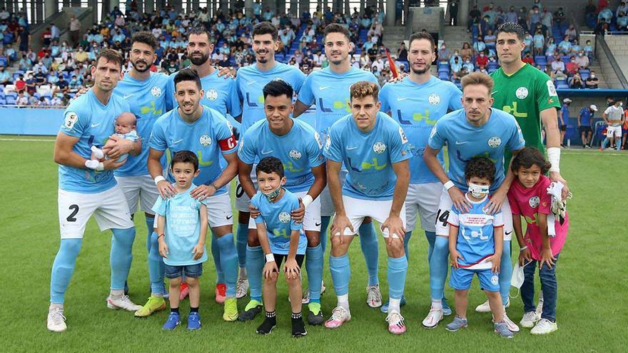 Formación del Ciudad de Lucena en su último partido de la temporada, ante el Ceuta.